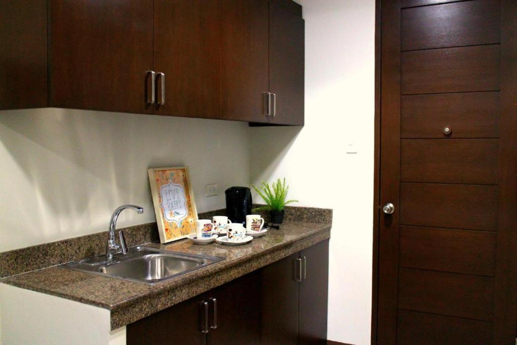 Urban Hostel Pasig City Bagian luar foto