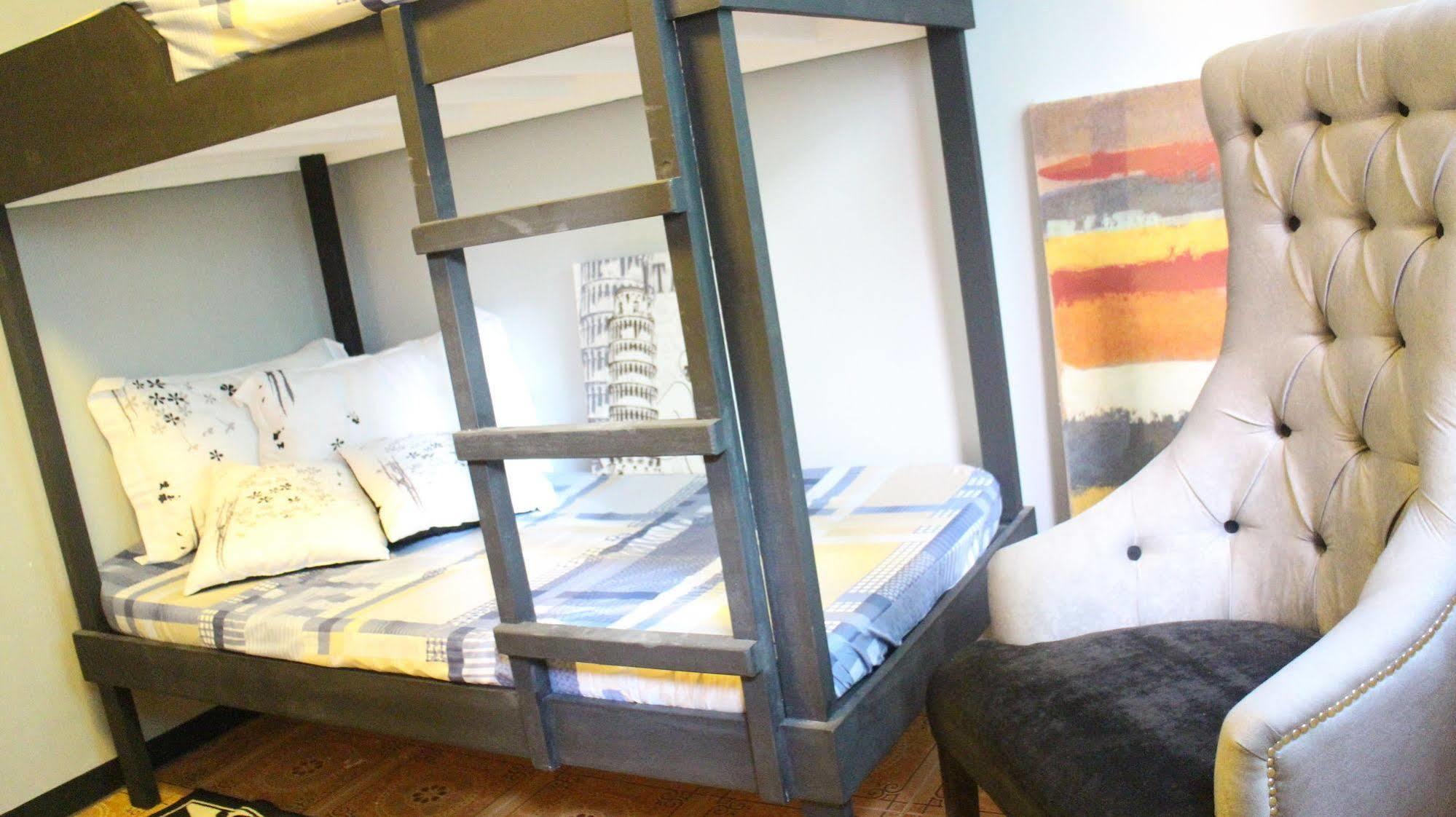 Urban Hostel Pasig City Bagian luar foto