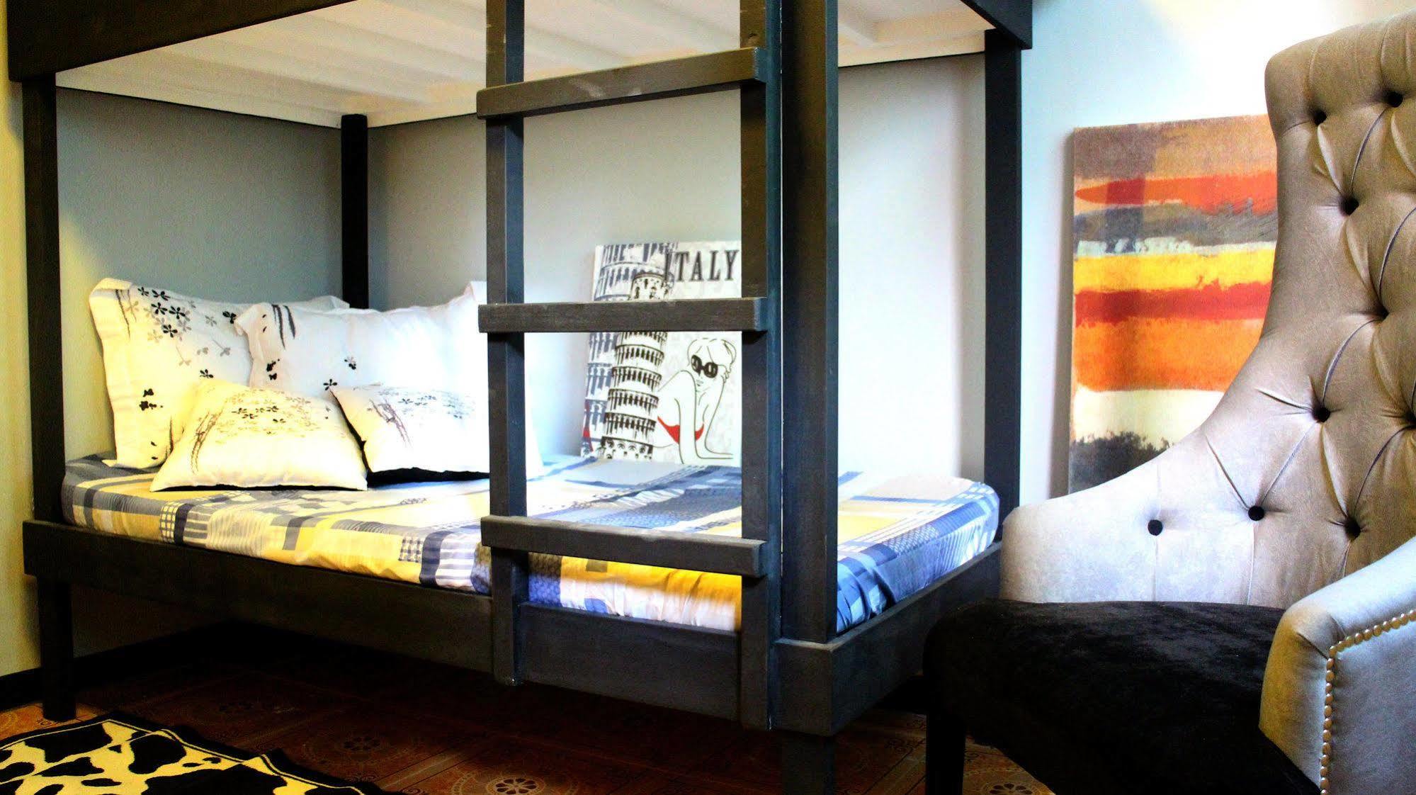 Urban Hostel Pasig City Bagian luar foto